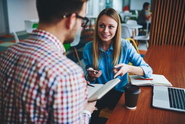 Kursus-Bahasa-Inggris-Terbaik-Dapat-Sertifikat-Resmi